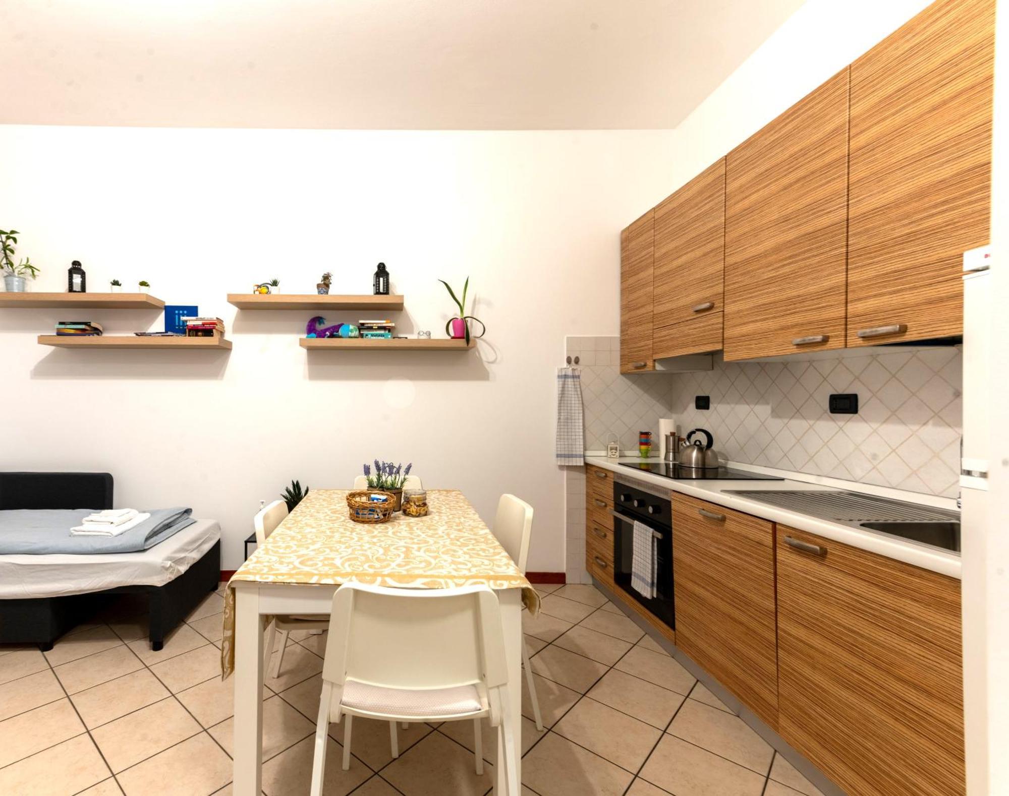 Holiday Apartment - Brescia Centro - Parcheggio Privato Экстерьер фото