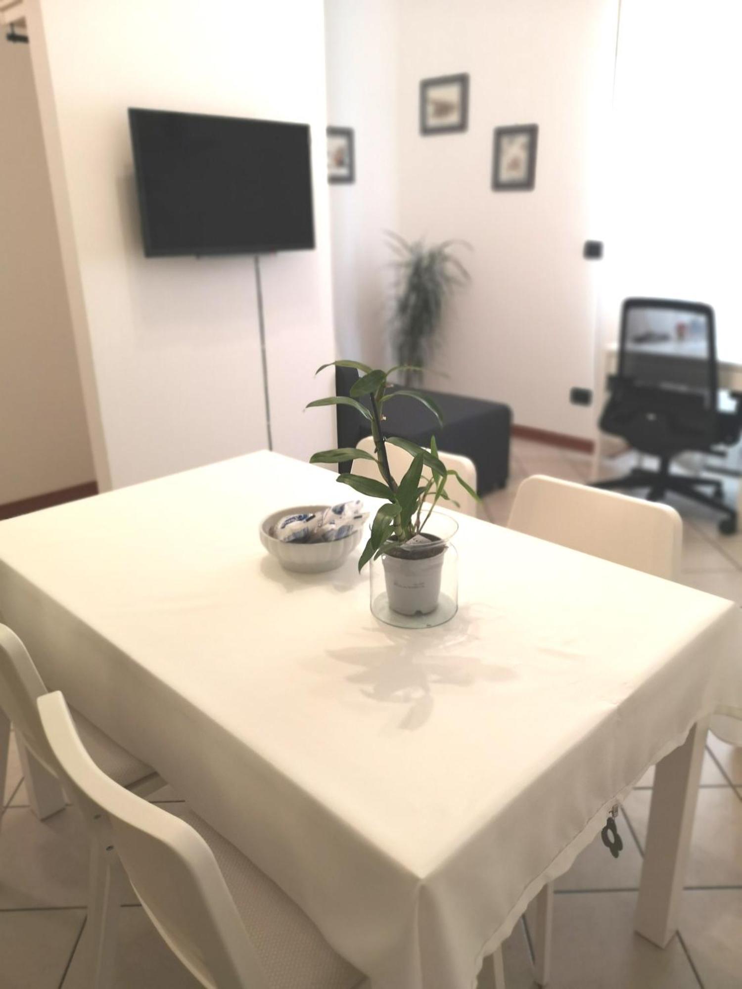 Holiday Apartment - Brescia Centro - Parcheggio Privato Экстерьер фото