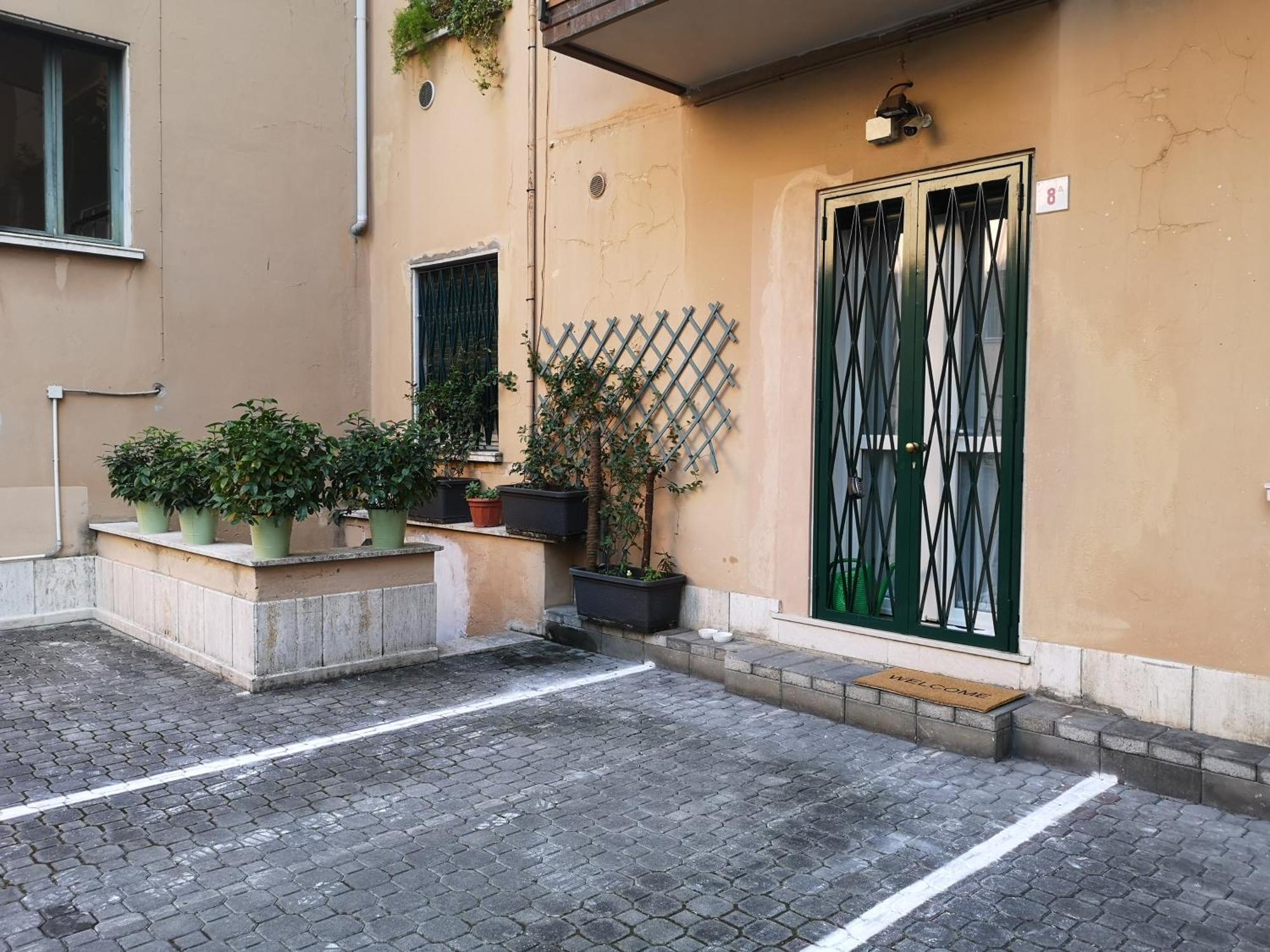 Holiday Apartment - Brescia Centro - Parcheggio Privato Экстерьер фото