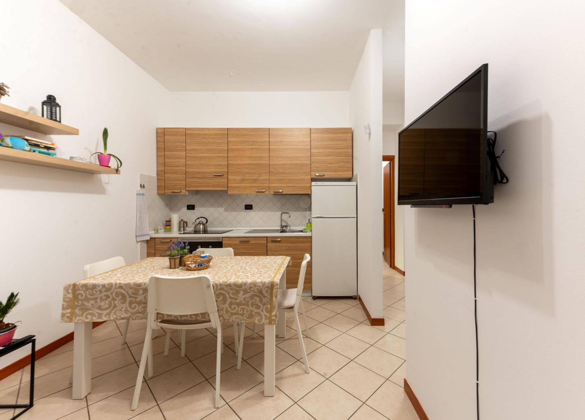 Holiday Apartment - Brescia Centro - Parcheggio Privato Экстерьер фото